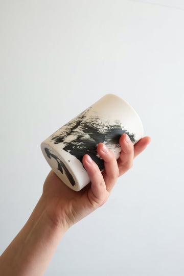 Kubek DaDa Tall – porcelana ręcznie malowana - Kyuka Design