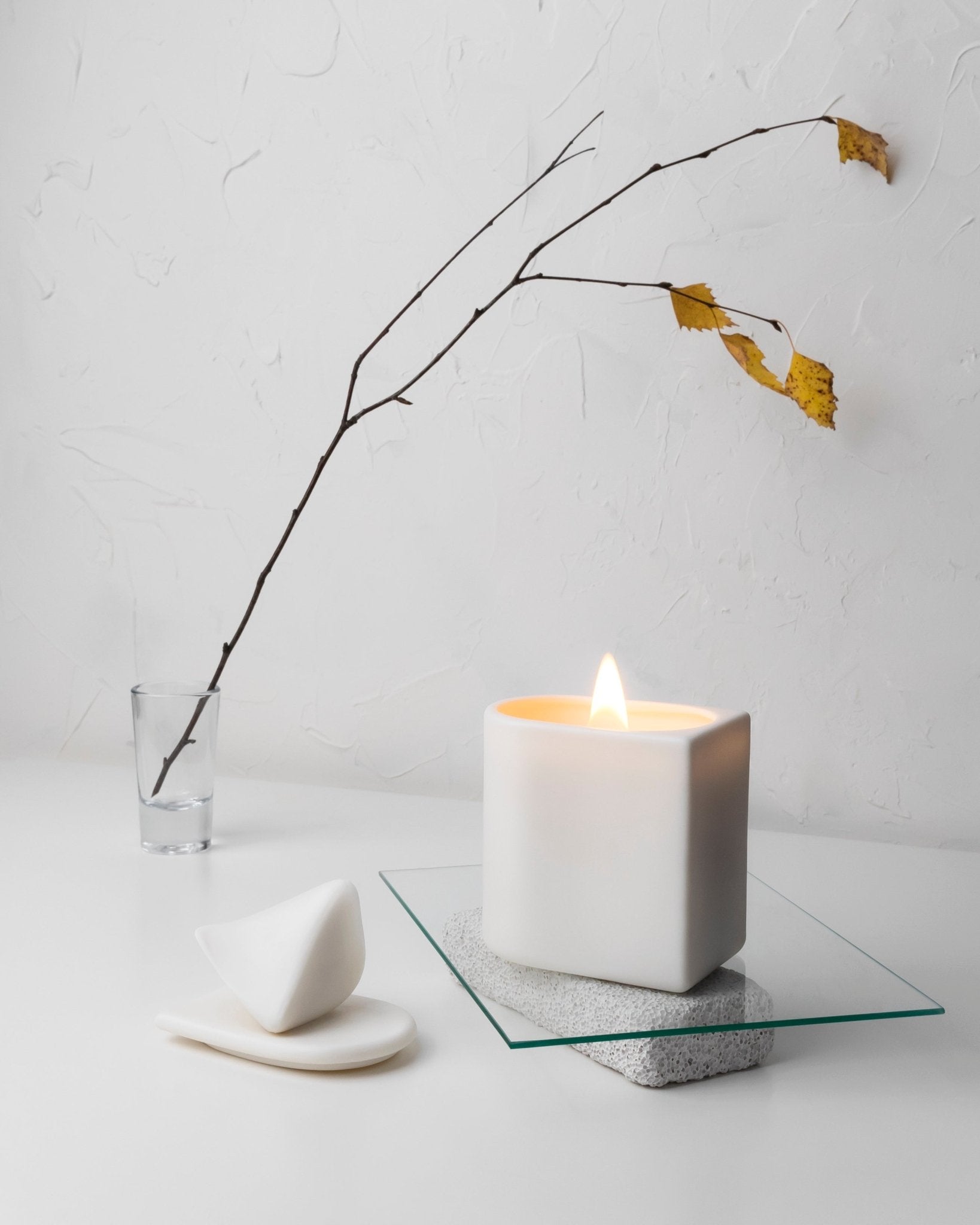 Serenity - świeca z Porcelany Parian - Kyuka Design