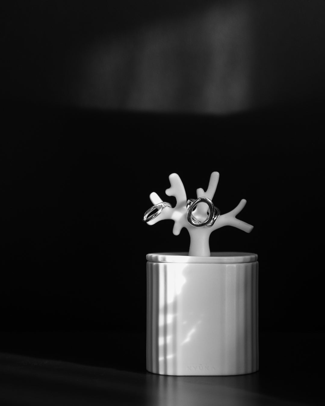 Ki - świeca z porcelany Parian - Kyuka Design