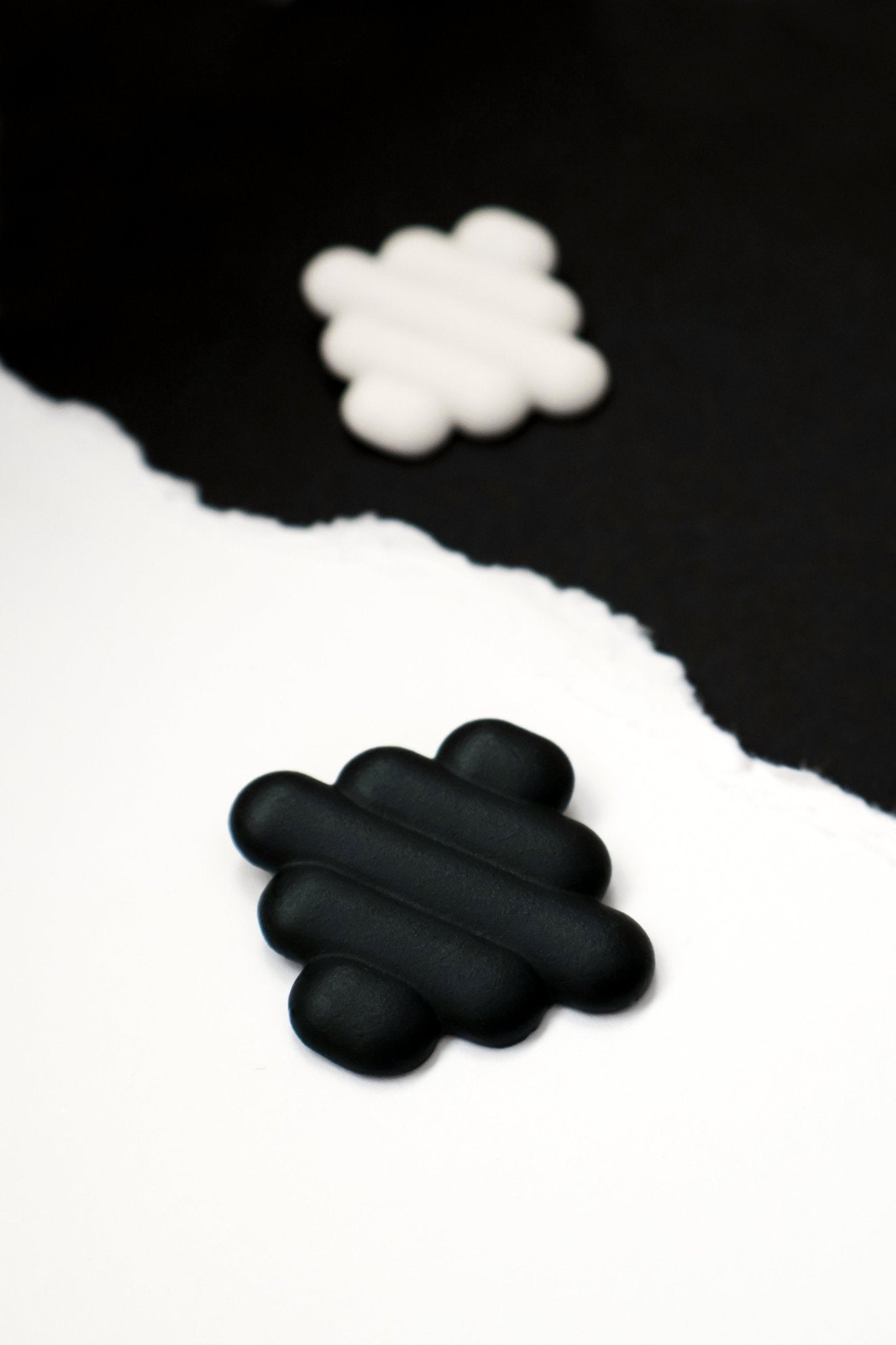 Retro Grace Black - kolczyki z porcelany Parian - Kyuka Design
