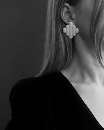 Retro Grace – eleganckie kolczyki z porcelany Parian