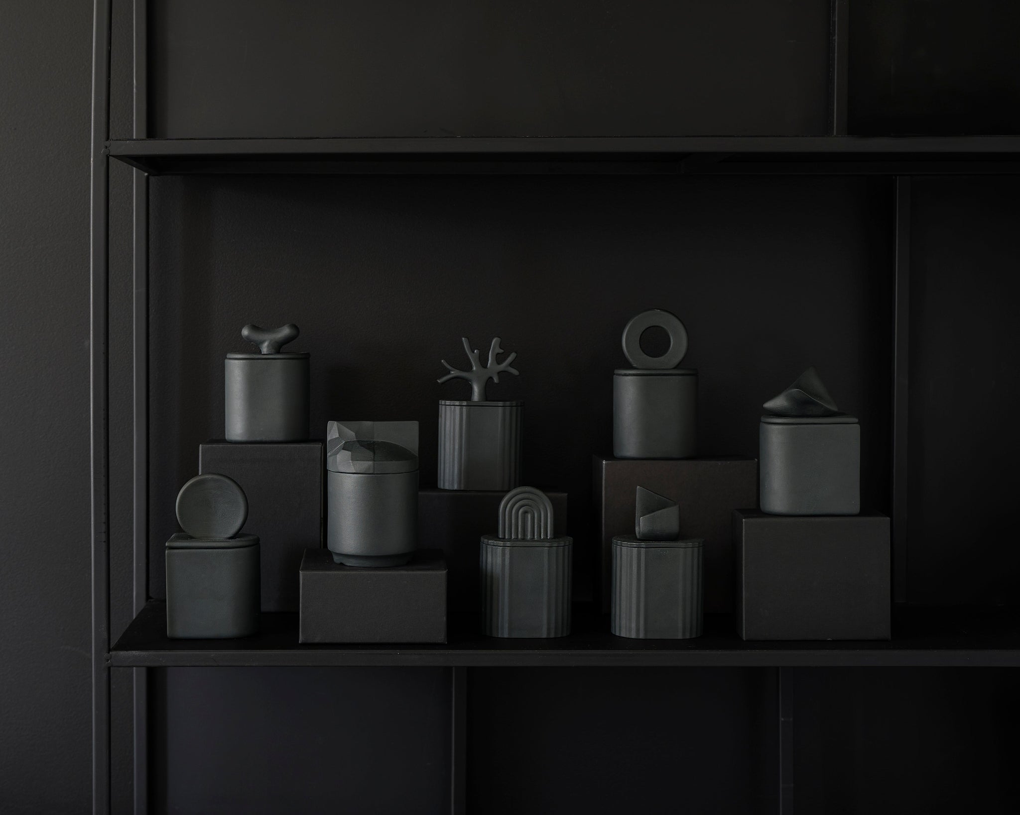 Outlet Ki Graphite Black - a container made of black porcelain