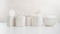 Akebia - pojemnik z białej porcelany Parian - Kyuka Design
