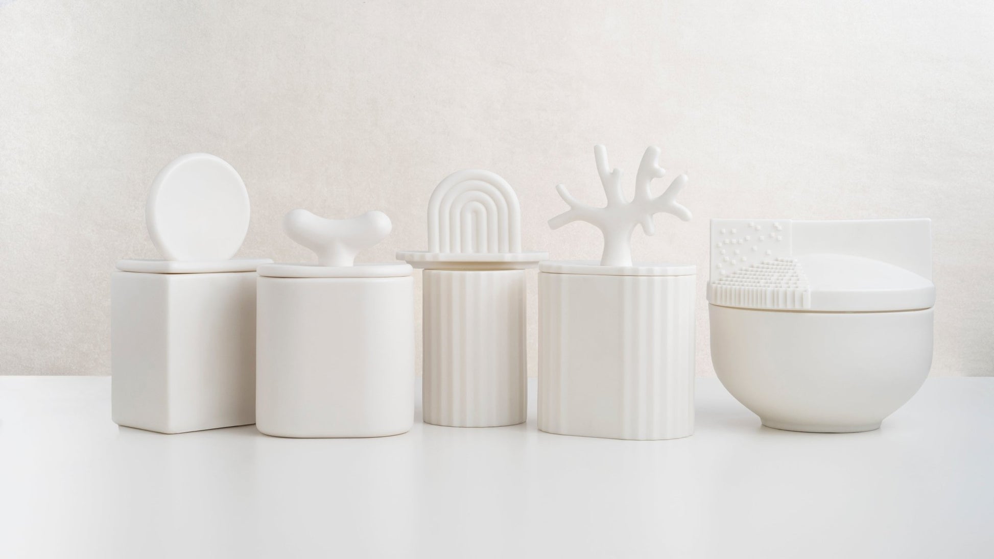Akebia - pojemnik z białej porcelany Parian - Kyuka Design