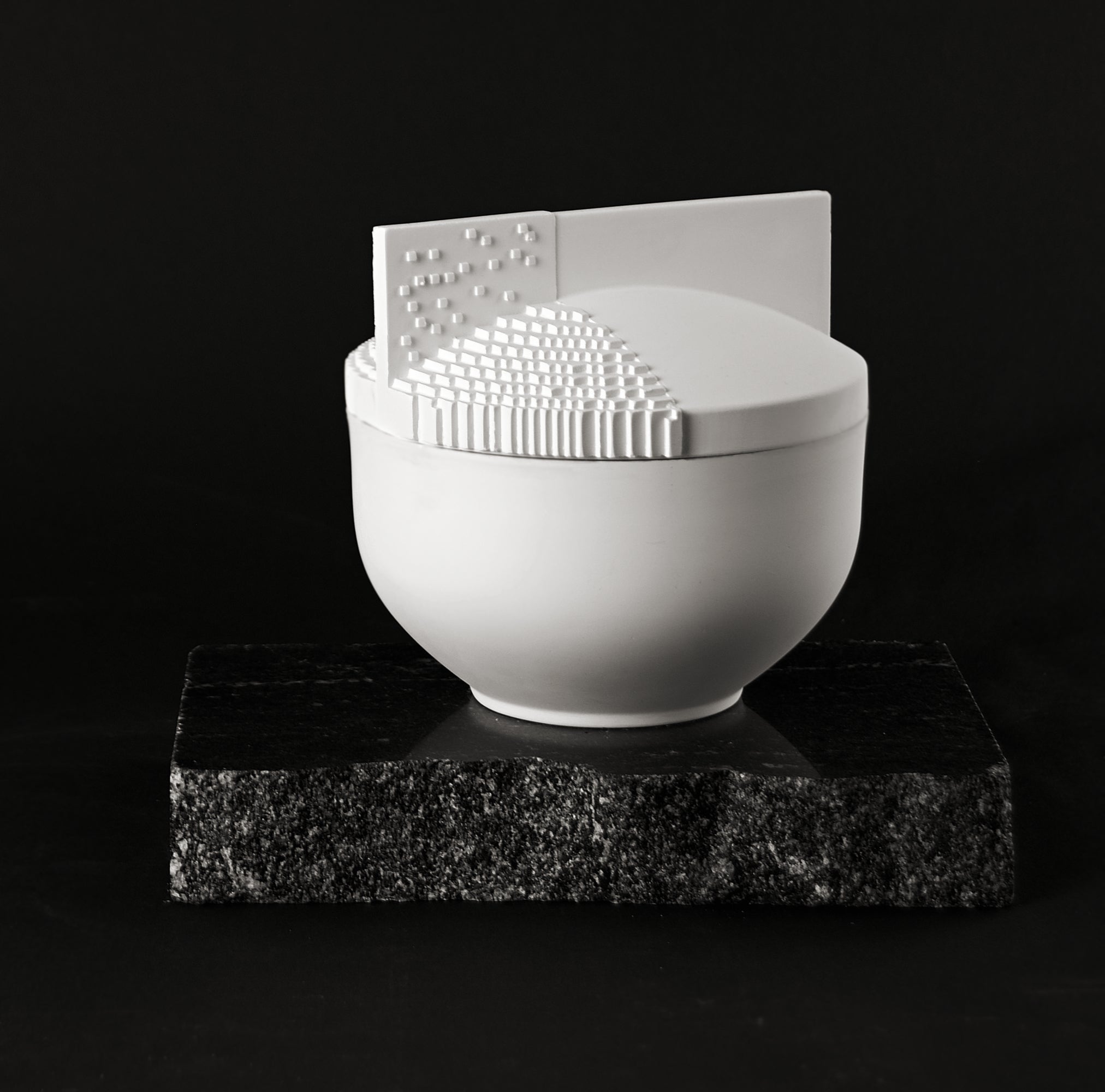 Basalt - pojemnik z porcelany Parian - Kyuka Design