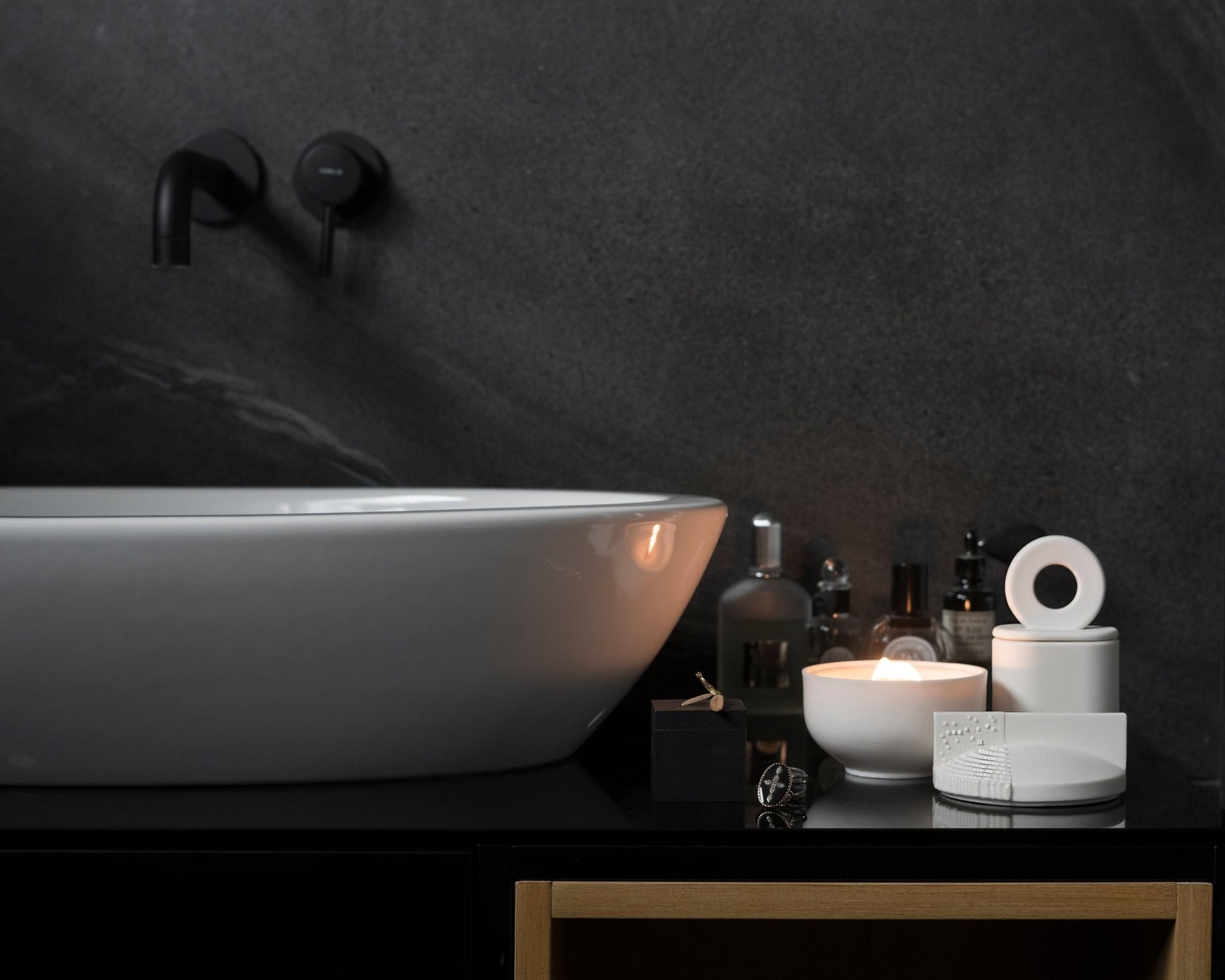 Eclipse - pojemnik z porcelany Parian - Kyuka Design