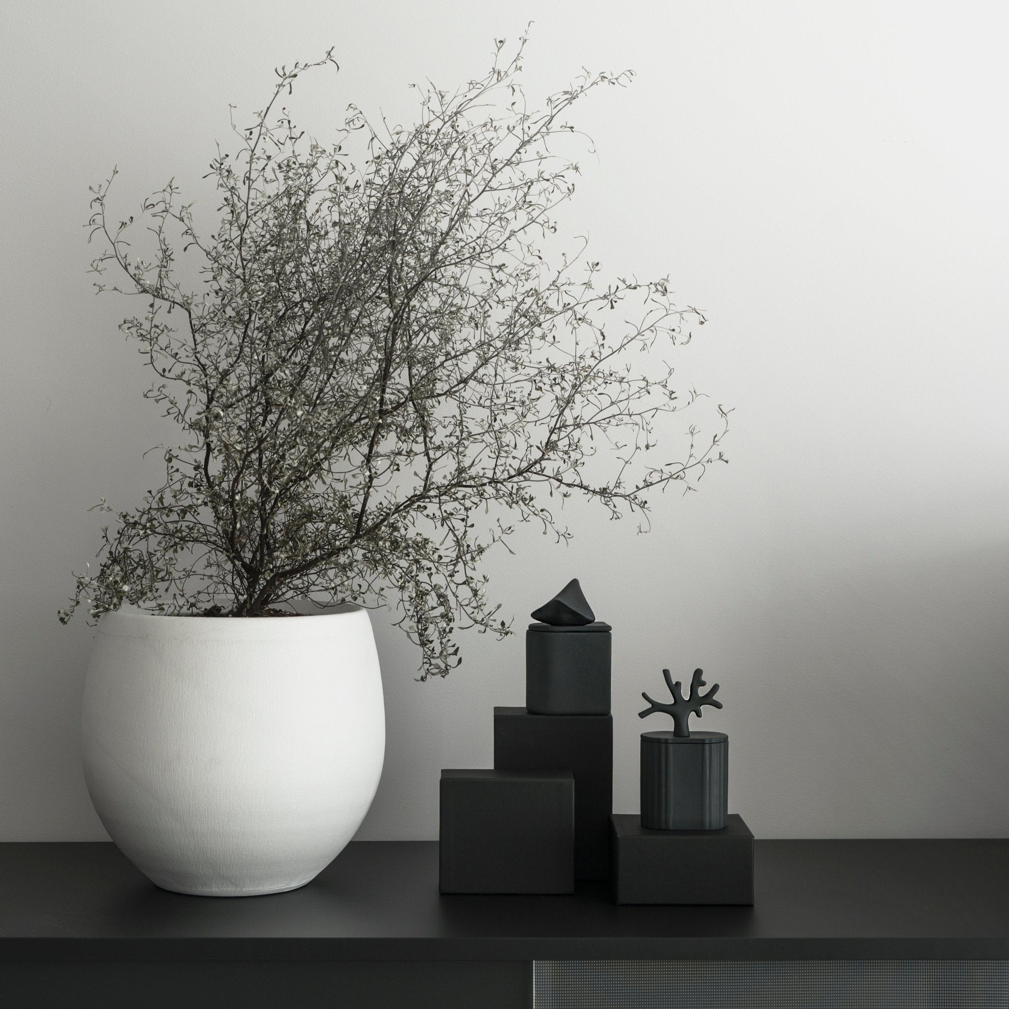 Serenity Graphite Black - pojemnik z czarnej porcelany - Kyuka Design