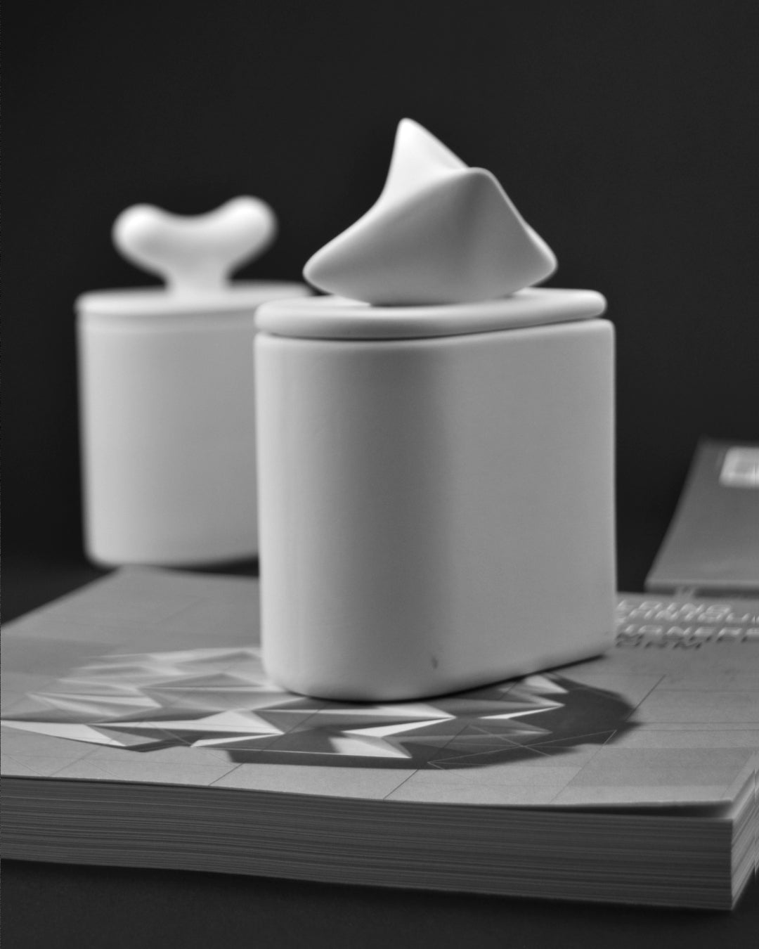 Serenity - pojemnik z porcelany Parian - Kyuka Design