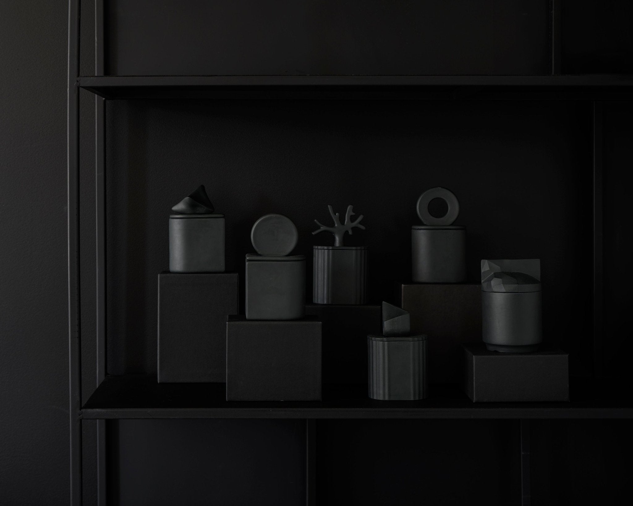 Sunset Graphite Black - pojemnik z czarnej porcelany - Kyuka Design