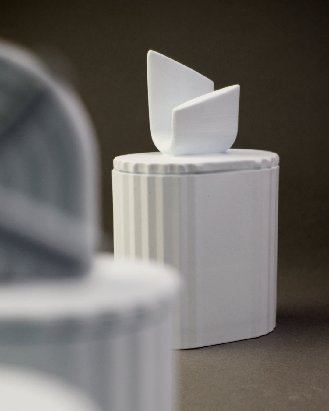 Uneven - pojemnik z porcelany Parian - Kyuka Design