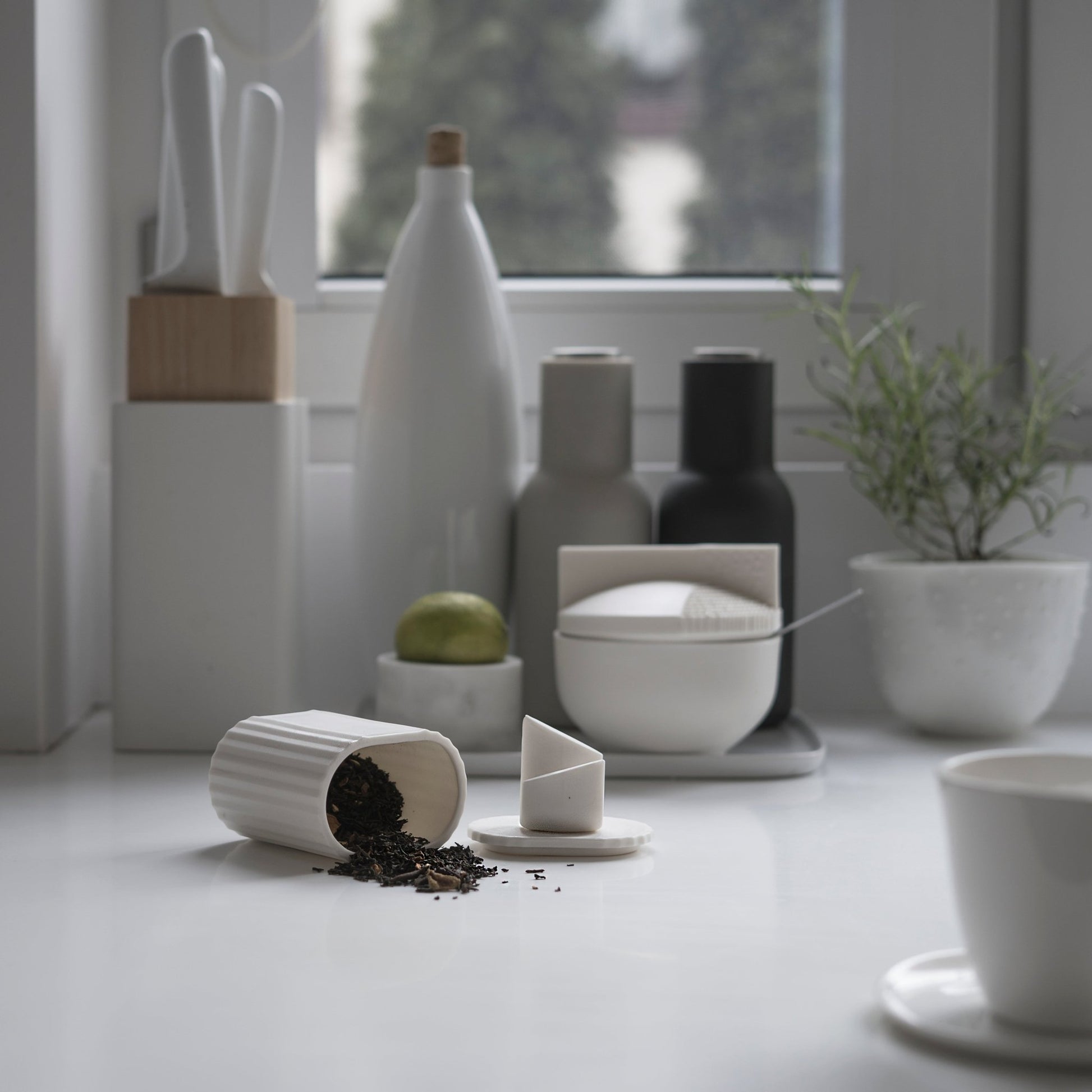 Uneven - pojemnik z porcelany Parian - Kyuka Design